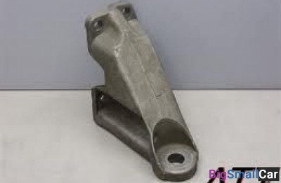 Кронштейн кпп VAG 8D0399113AG Левый МКПП 6 цил