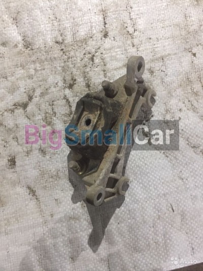 Подушка, кронштейн двигателя Renault Megane 2 рено